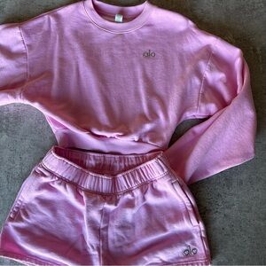 Alo Yoga Cropped Accolade Crewneck Top and Alo Yoga Accolade Shorts Sweet Pink